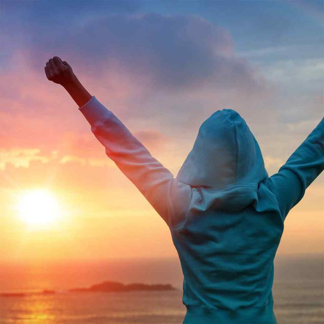 https://lifecoach4me.gr/wp-content/uploads/2018/01/img-rising-hands-640x640.jpg